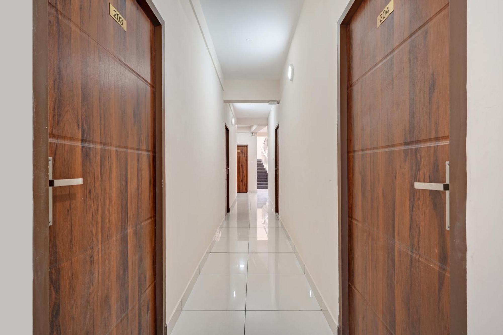 Gypsy Hotel Cusat Kochi Exterior photo