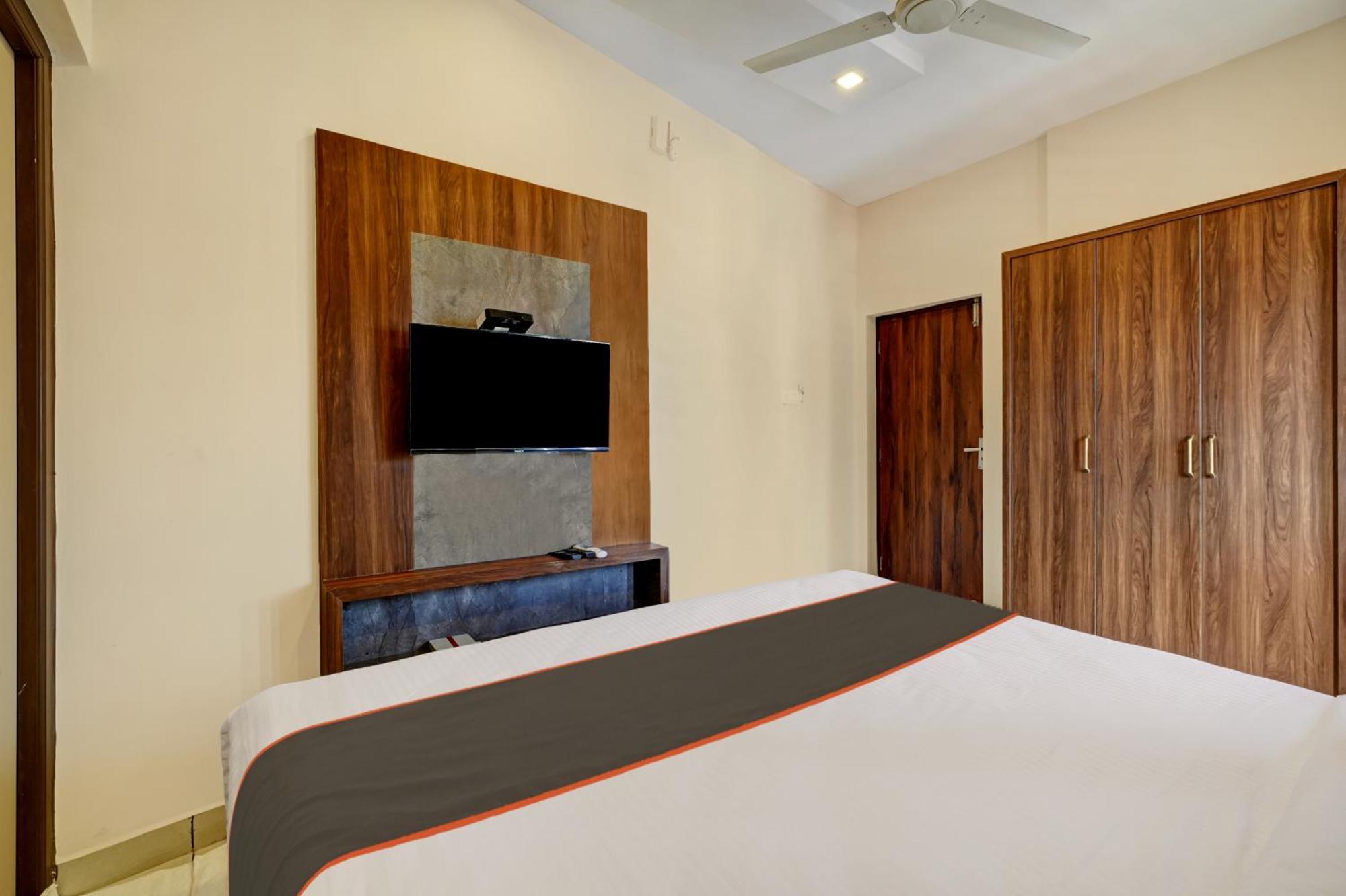 Gypsy Hotel Cusat Kochi Exterior photo
