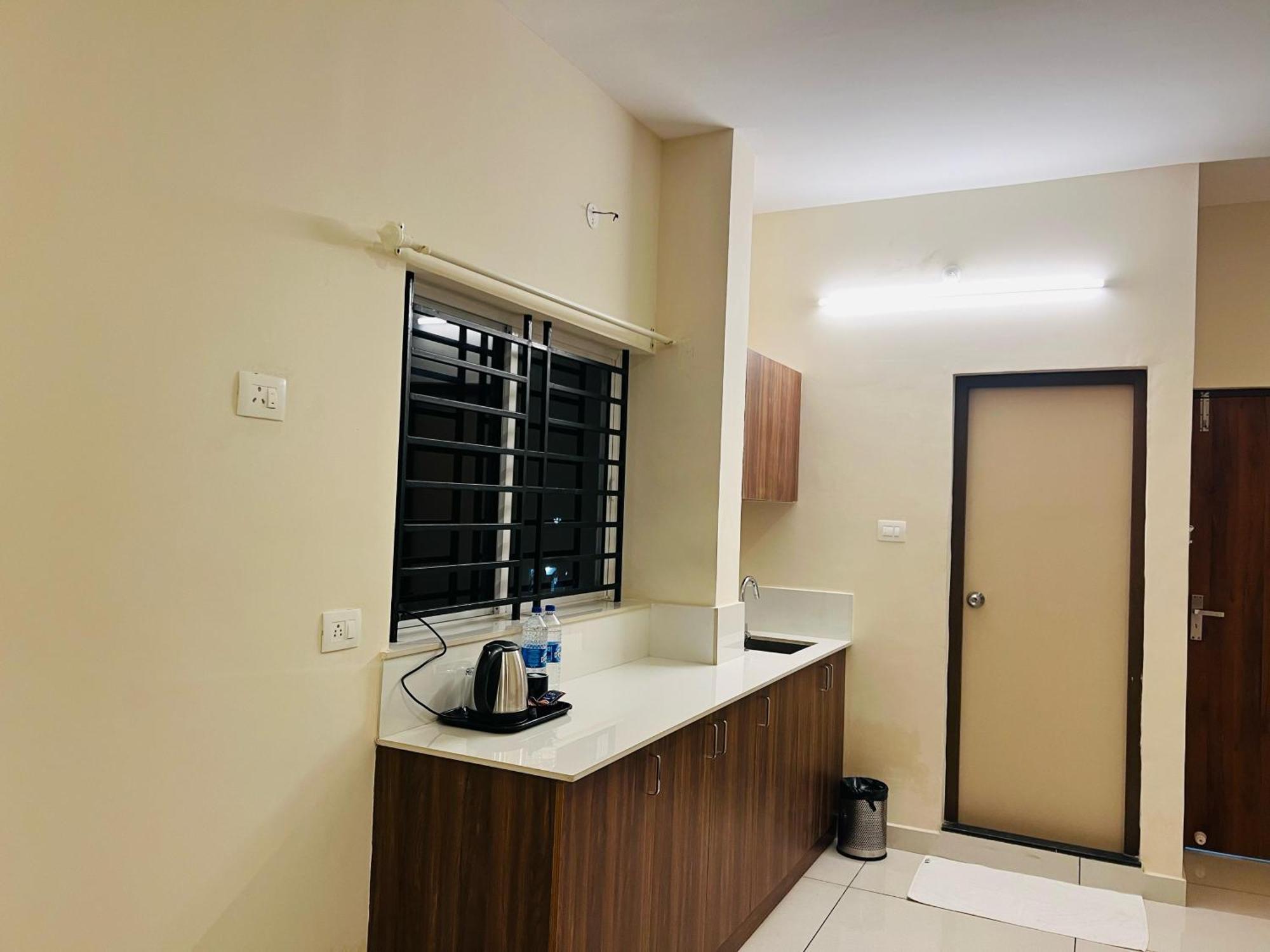 Gypsy Hotel Cusat Kochi Exterior photo
