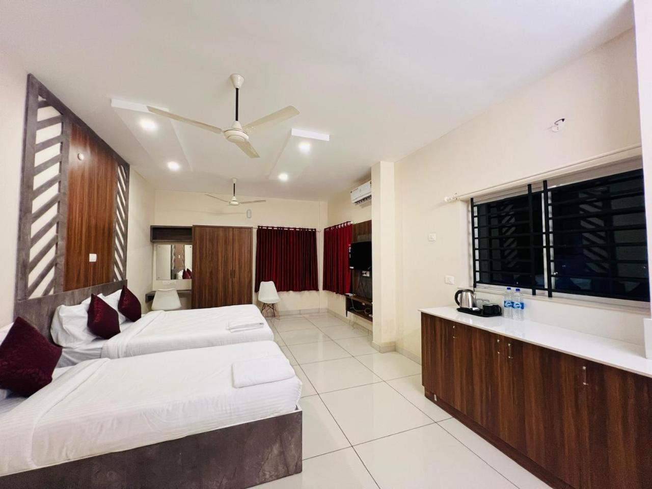Gypsy Hotel Cusat Kochi Exterior photo