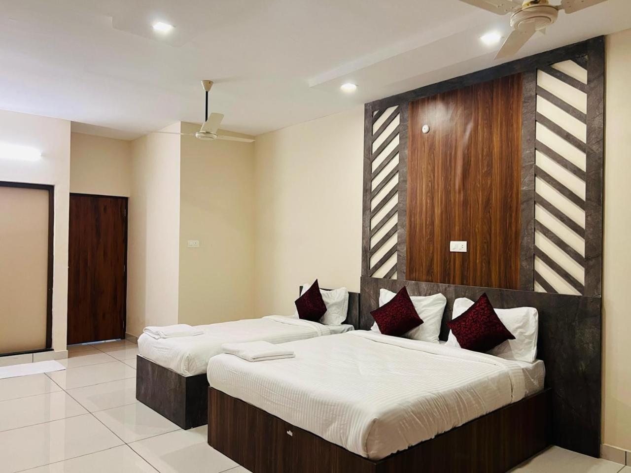 Gypsy Hotel Cusat Kochi Exterior photo